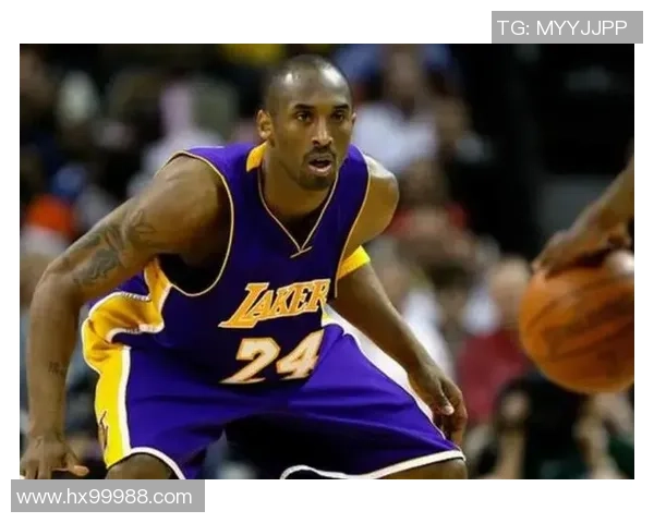 足球巨星与科比的传奇相遇:跨界友谊与运动精神的完美交融 足球巨星与科比的传奇相遇:跨界友谊与运动精神的完美交融